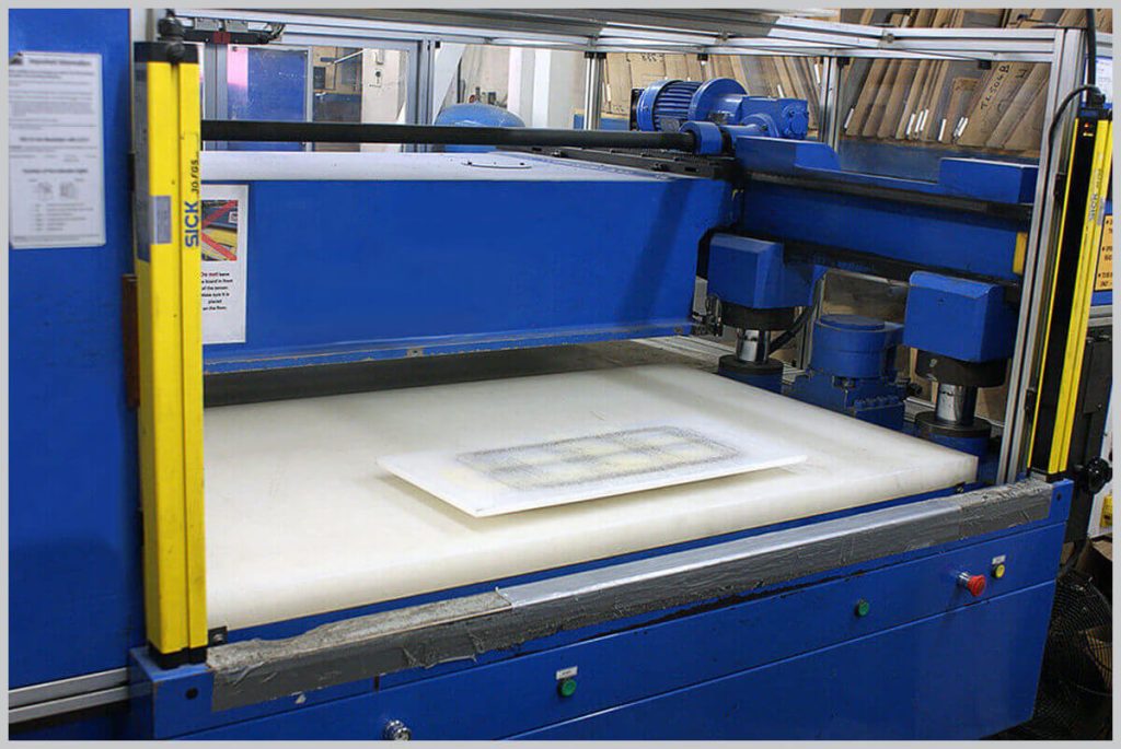 Press Machine Die Cuttng Shapes From Anti Slip Tape Rools