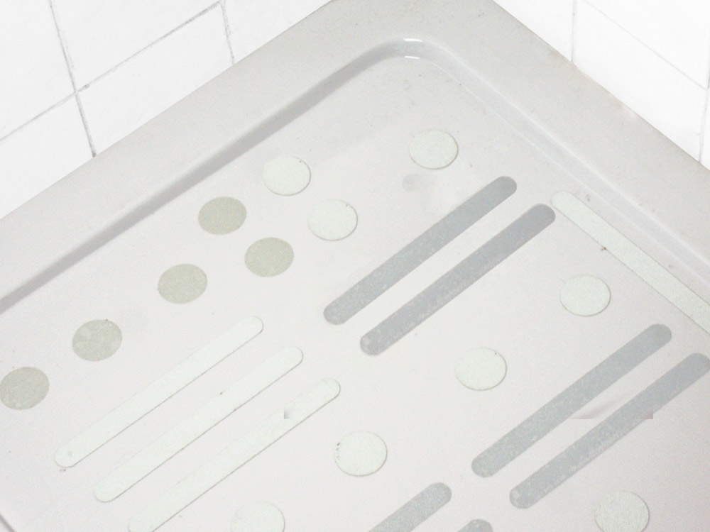 Preventing-Slips-in-the-Bath-and-Shower