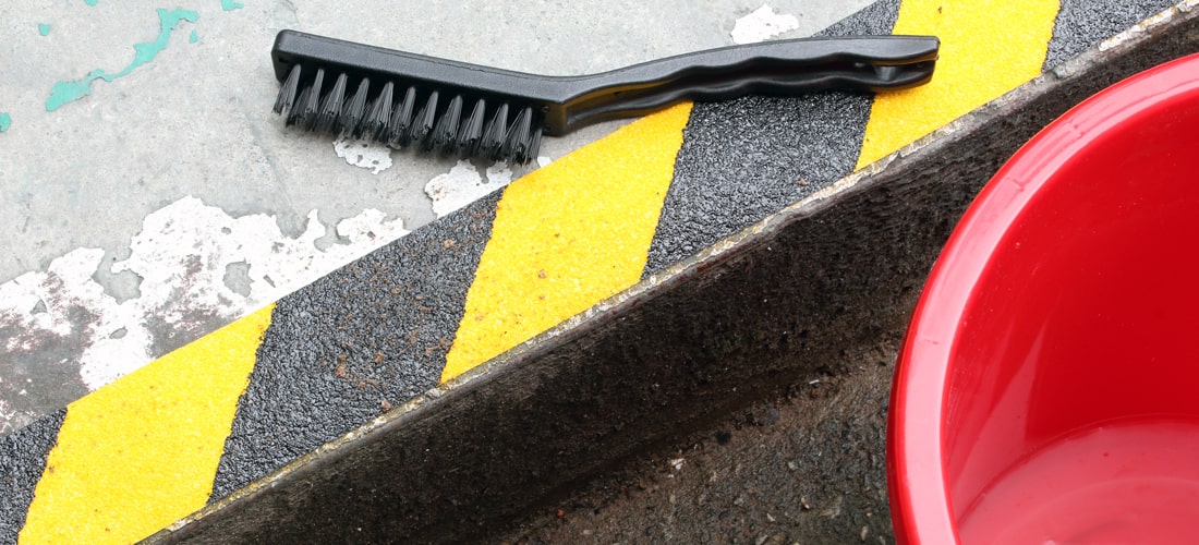 how-to-clean-anti-slip-tape-1